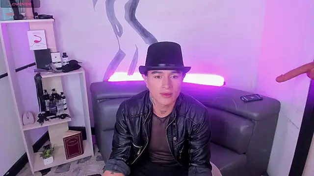 Snapshot of LiamDeep chatting on November 5, 2025, 8:34 pm LiamDeep online show from November 5, 2025, 8:34 pm