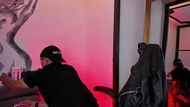 Snapshot of LiamDeep chatting on October 11, 2025, 8:10 pm LiamDeep online show from October 11, 2025, 8:10 pm