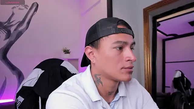 Snapshot of LiamDeep chatting on November 11, 2025, 8:14 pm LiamDeep online show from November 11, 2025, 8:14 pm