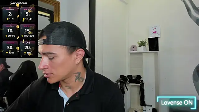 Snapshot of LiamDeep chatting on November 10, 2025, 8:03 pm LiamDeep online show from November 10, 2025, 8:03 pm