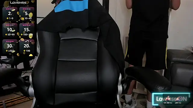 Snapshot of LiamDeep chatting on November 9, 2025, 4:33 pm LiamDeep online show from November 9, 2025, 4:33 pm