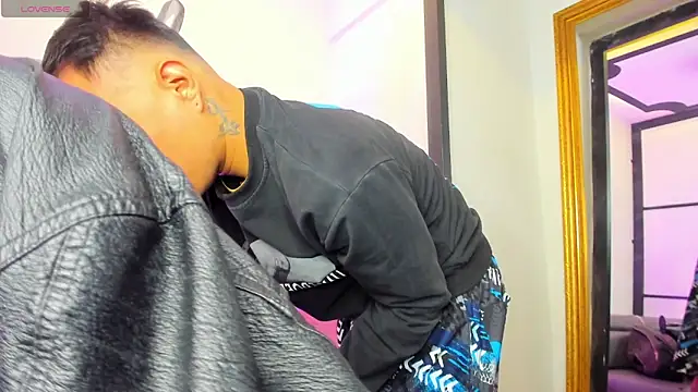 Snapshot of LiamDeep chatting on November 14, 2025, 8:45 pm LiamDeep online show from November 14, 2025, 8:45 pm