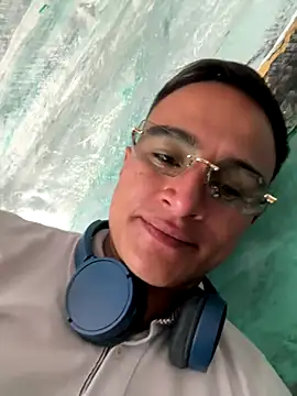 LiamDeep online show from December 17, 2025, 6:24 pm