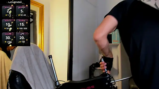 Snapshot of LiamDeep chatting on November 16, 2025, 8:13 pm LiamDeep online show from November 16, 2025, 8:13 pm