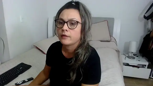 sophie lopez1 online show from December 18, 2025, 4:17 am