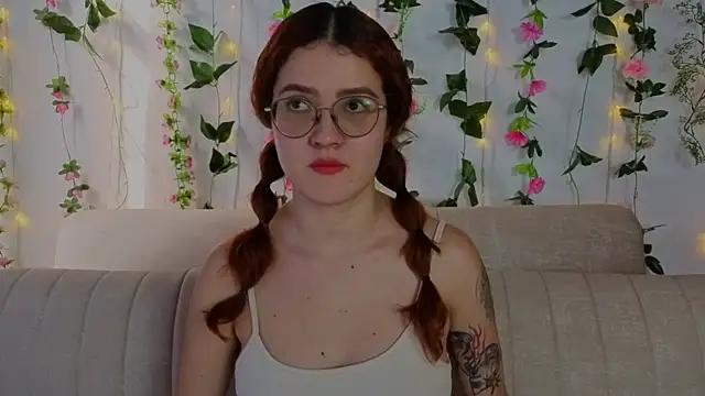 MiaWinxxx online show from October 7, 2025, 8:21 pm