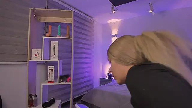 SkyThompson online show from December 15, 2025, 5:02 am