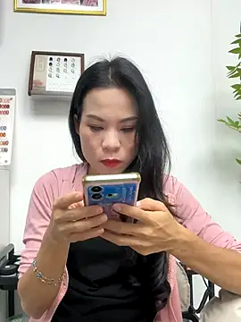 Baby-mmm online show from November 6, 2025, 1:59 pm