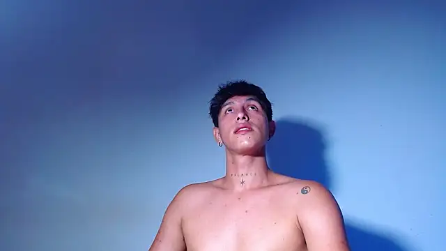 rowanbigboy23 online show from April 13, 2026, 11:42 pm