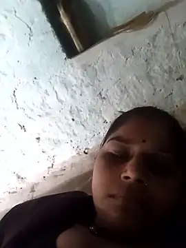 Sheema tyagi online show from November 4, 2025, 8:29 am