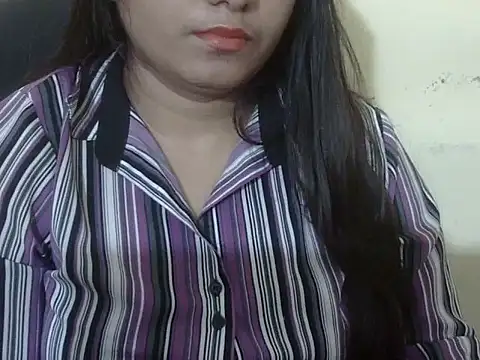 Aanya Hazel online show from November 24, 2025, 5:02 pm