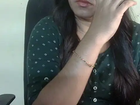 Aanya Hazel online show from October 31, 2025, 2:02 pm