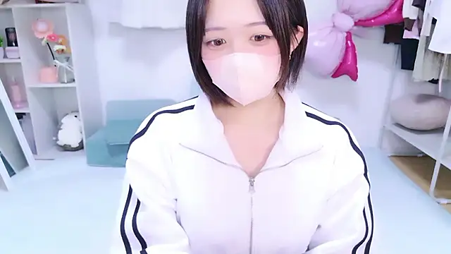 Hinata Sun online show from April 11, 2026, 9:51 pm