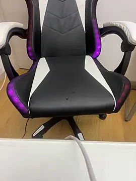 bananasex204 online show from February 5, 2026, 3:19 pm