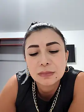 mia mancinii online show from July 18, 2026, 3:15 am