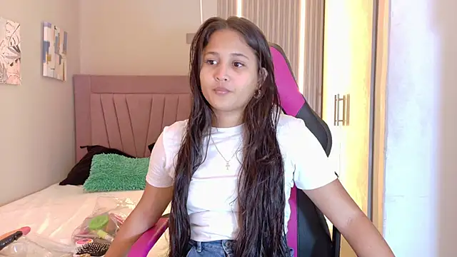 Laly Cherry  online show from November 11, 2025, 12:22 pm