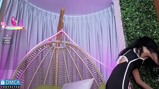 Kiara Zahiri   online show from October 11, 2025, 11:33 am