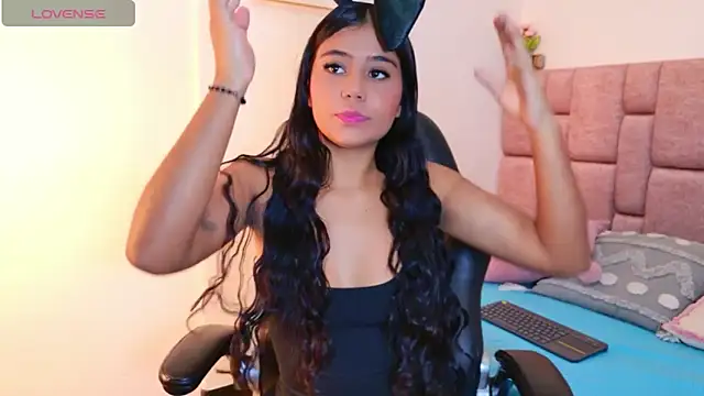 Snapshot of Kitty_Rose__ chatting on November 19, 2025, 7:14 pm Kitty Rose online show from November 19, 2025, 7:14 pm