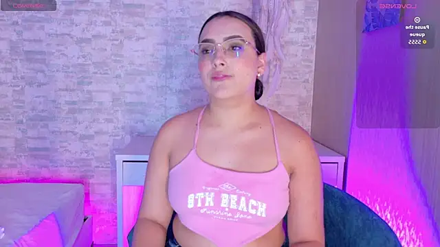 stefannyrivas online show from October 2, 2025, 7:39 pm