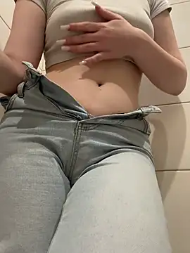 Snapshot of Cumonmme chatting on February 13, 2026, 10:10 pm Cumonmme online show from February 13, 2026, 10:10 pm