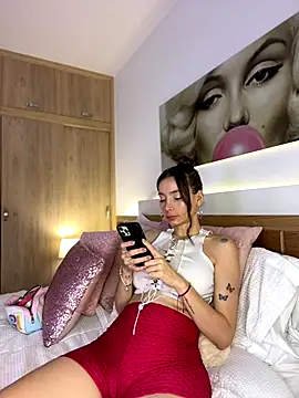 nicolleferragamo online show from November 12, 2025, 2:15 am