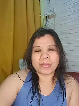 hotlyn45 online show from February 13, 2026, 1:22 pm