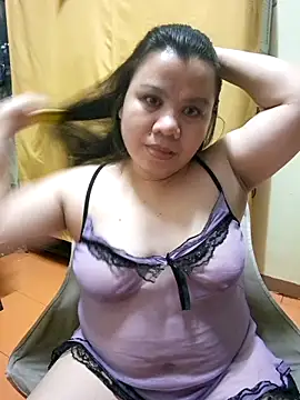 hotlyn45 online show from September 29, 2025, 1:06 pm