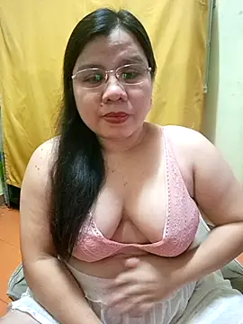 hotlyn45 online show from September 24, 2025, 7:48 am