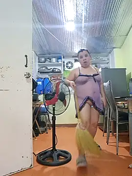 hotlyn45 online show from January 12, 2026, 4:41 am