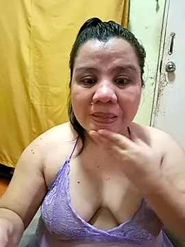 hotlyn45 online show from September 23, 2025, 5:03 am