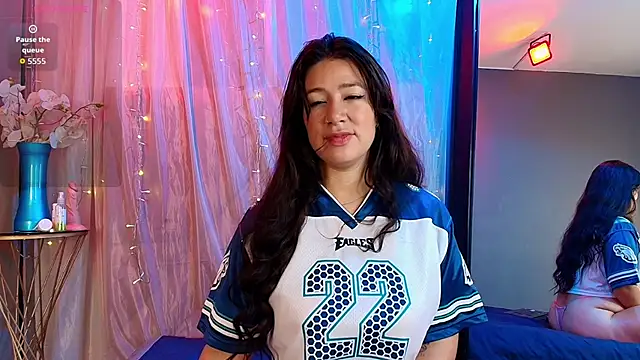 Shalyn Lux online show from November 4, 2025, 3:21 am