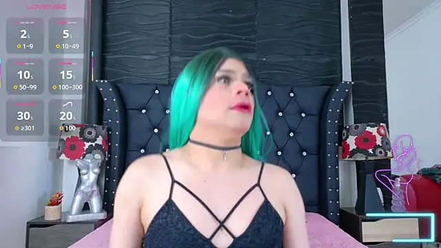 Keysha Queen  online show from October 31, 2025, 12:13 pm