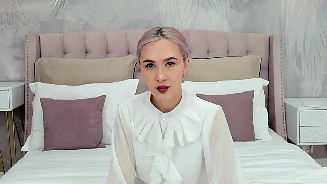 BarbieMilne online show from September 18, 2025, 3:04 pm