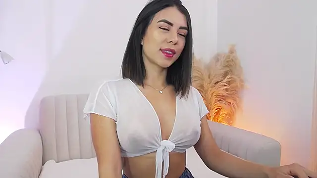 NicolleSteel online show from April 10, 2026, 12:56 pm