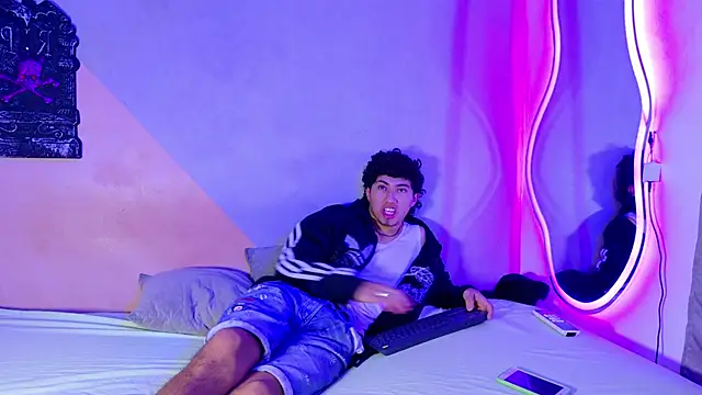 Laura and Kevin online show from October 4, 2025, 1:45 pm