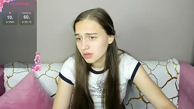 Alisa  Kelly online show from October 7, 2025, 1:17 am