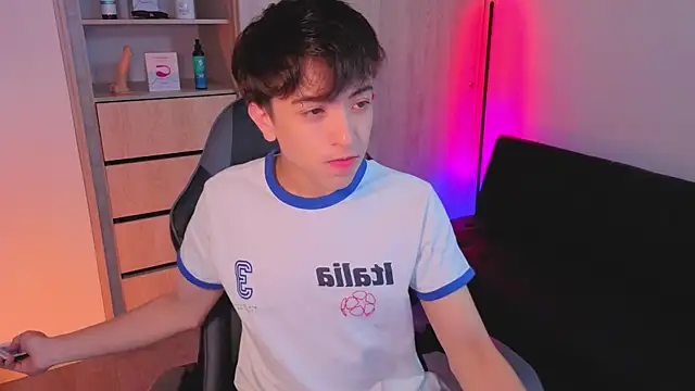 onlinenico online show from October 9, 2025, 8:09 pm