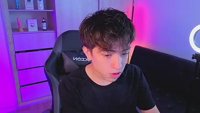 onlinenico online show from October 20, 2025, 8:09 pm