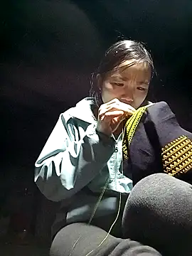 ngan-cute online show from November 22, 2025, 3:44 pm