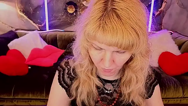 NatalyChanell online show from September 18, 2025, 10:24 pm