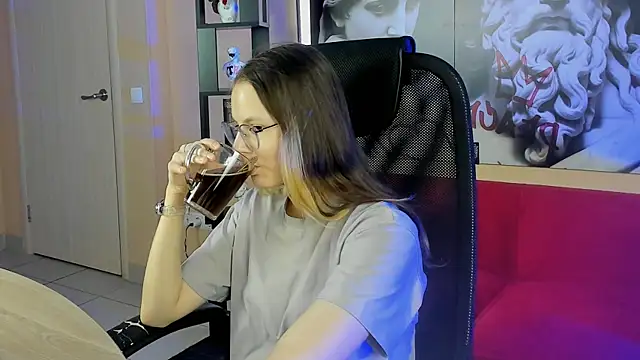 Carrie Rose online show from October 8, 2025, 4:14 am