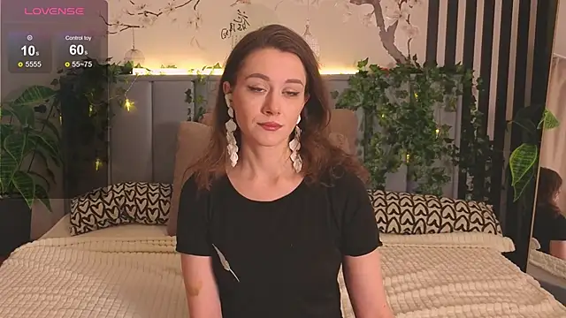 Snapshot of SkyHelen chatting on January 7, 2026, 4:28 am SkyHelen online show from January 7, 2026, 4:28 am