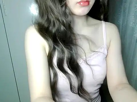 Snapshot of Annabelle-e chatting on June 3, 2026, 7:07 pm Annabelle-e online show from June 3, 2026, 7:07 pm