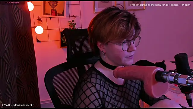 MossPrince online show from November 21, 2025, 5:01 pm