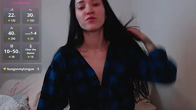 Veliora online show from October 18, 2025, 11:34 am