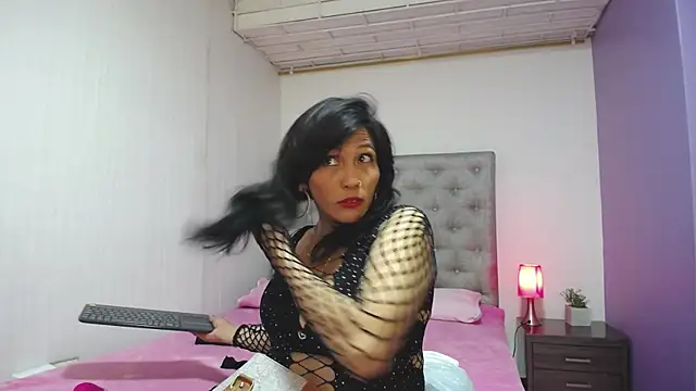 Daniahot  online show from October 3, 2025, 7:37 pm