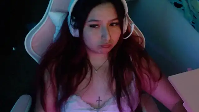 luvvespie online show from November 24, 2025, 10:32 pm