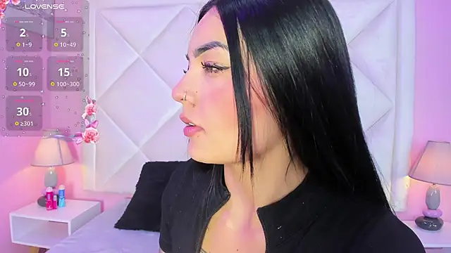 Miaa Smithh   online show from April 7, 2026, 9:05 pm