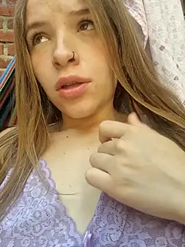 emily-scott online show from October 5, 2025, 2:08 pm