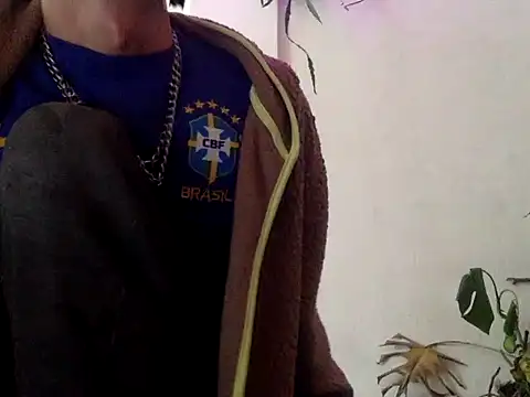 chrisalmeid  online show from November 4, 2025, 10:08 am